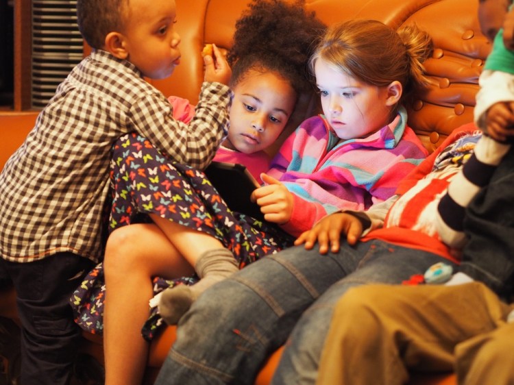 The iPad causes much interest&nbsp;