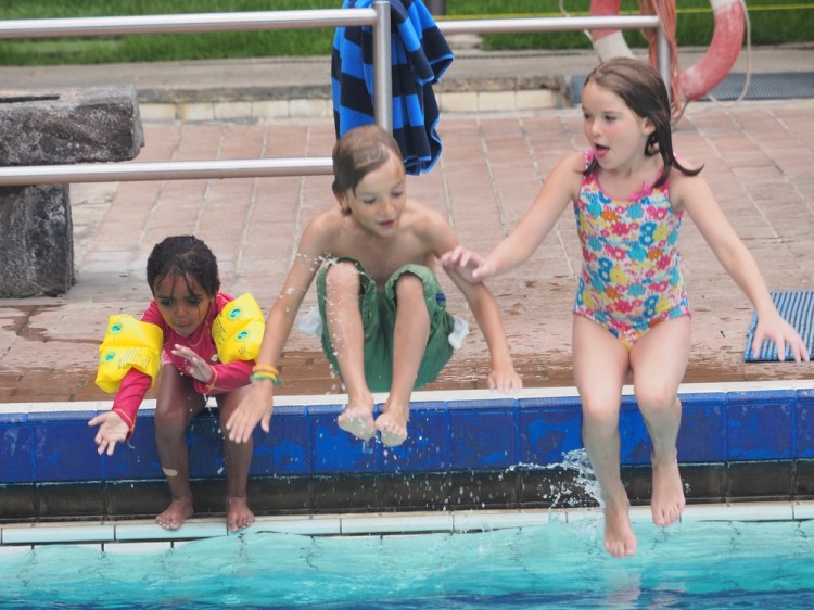 Value for money = a whole day out at the Hilton pool (& smuggling in a picnic!)