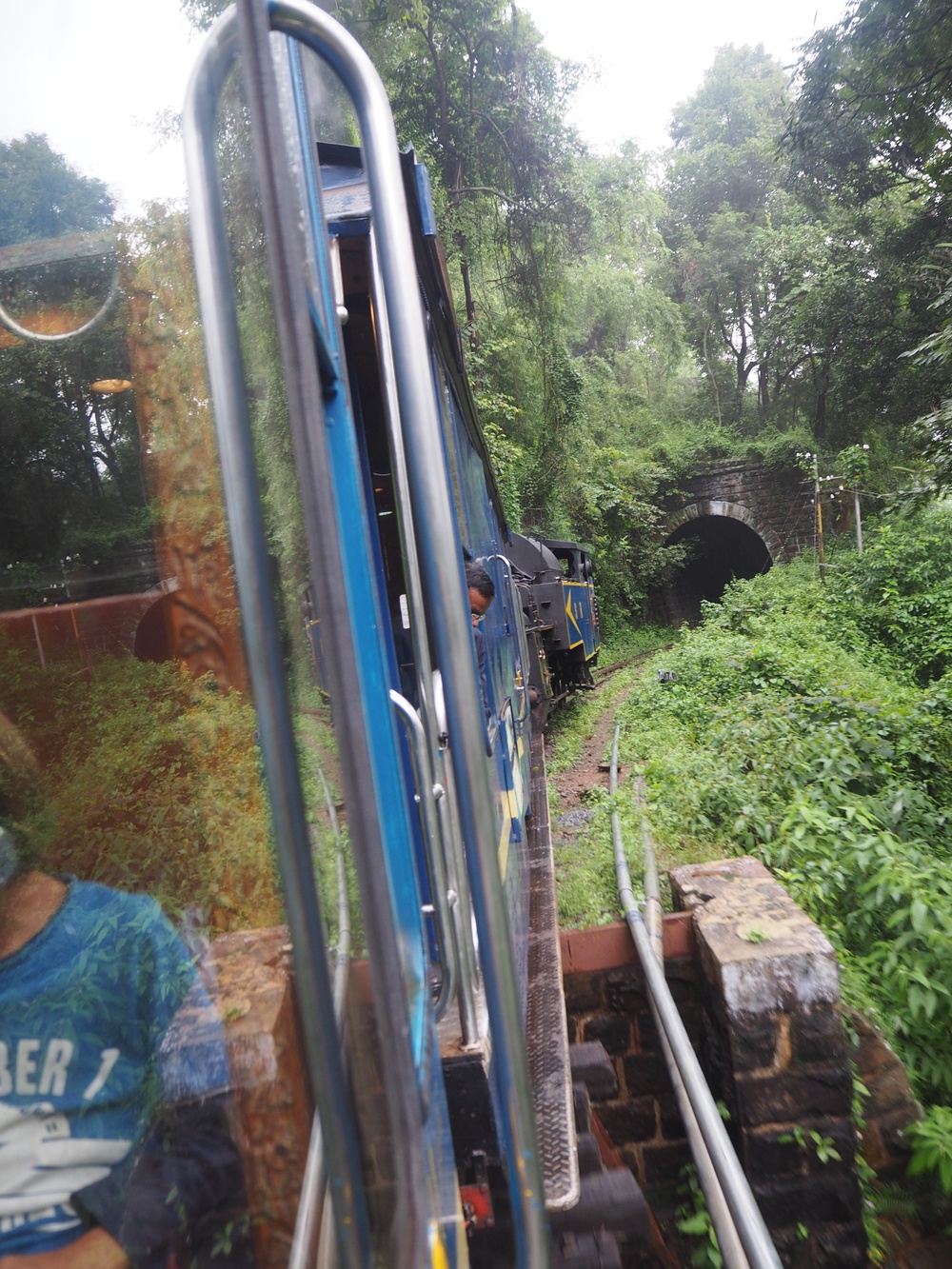 Approaching one of the many tunnels between Coonoor and Mettupalayam