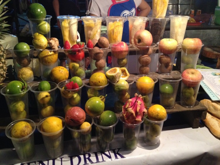 If you pick a cup they put exactly that fruit into the liquidiser and voilà there's your juice! 