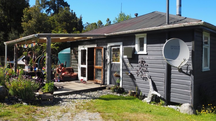 Katie and Roydons cabin in Pukekara