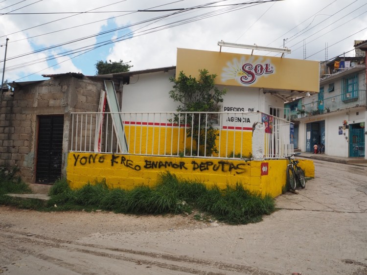 The corner shop that we pass on our way to school every day is such a typical example of shops on the back streets here - in Sol colours, with graffiti 
