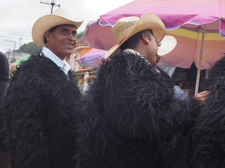 The corresponding traditional men's tunics