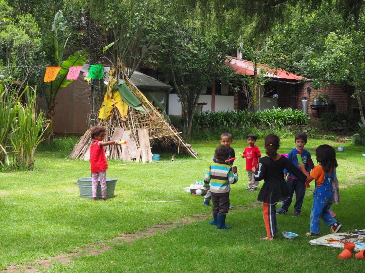Some of the little ones playing in the garden – you can see the fabulous den that Marta's son Luiz has built