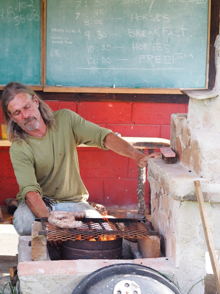 Sam cooks us breakfast on his make shift oven homemade oven, BBQ 