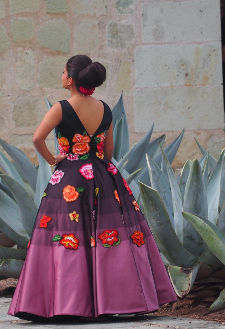 Isn't this a beatiful dress!!! 