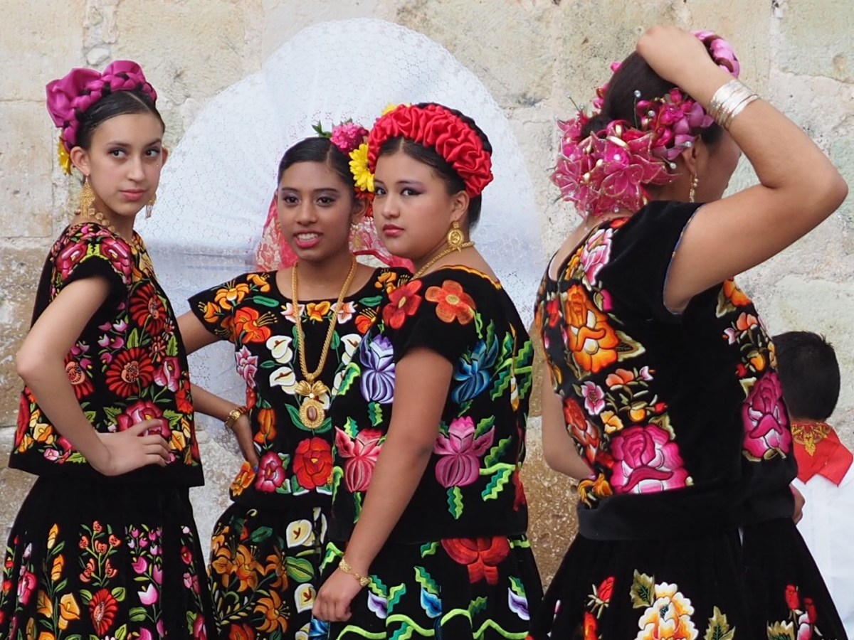 Mexico – Oaxaca – Faces in the widest&nbsp;tree